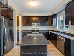 200 Harcourt Cres in Woodstock, ON - Building Photo - Building Photo