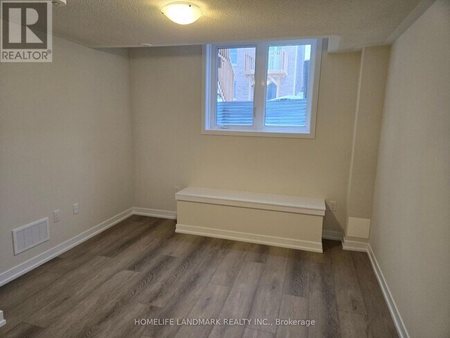 18 Ziibi Wy in Clarington, ON - Building Photo - Building Photo