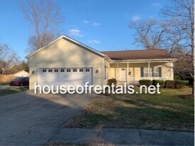 320 Schneider St in Carterville, IL - Building Photo