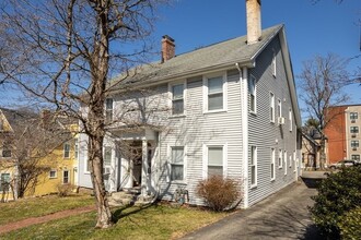 36 Cedar St in Worcester, MA - Building Photo - Building Photo