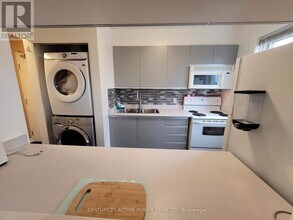 270 Brittany Dr in Ottawa, ON - Building Photo - Building Photo