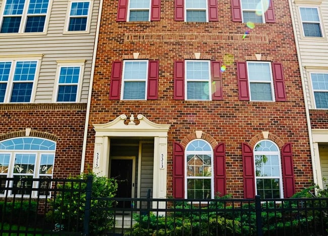 property at 5319 S Center Dr