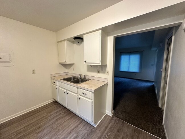 property at 516-518 N Clarendon St