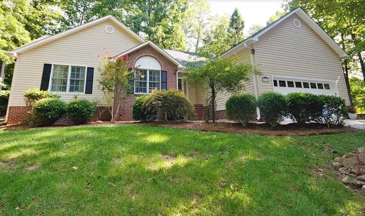 2615 Gordon Rd in High Point, NC - Building Photo
