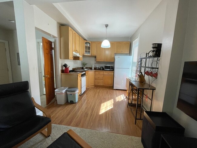 106 S Fairmount St, Unit Furnished Studio Apt., Unit Furnished Studio Apt.