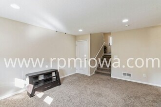 7878 Cottonwood Ln in West Des Moines, IA - Building Photo - Building Photo