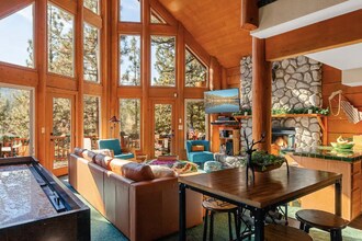 42816 Monterey St in Big Bear Lake, CA - Foto de edificio - Building Photo