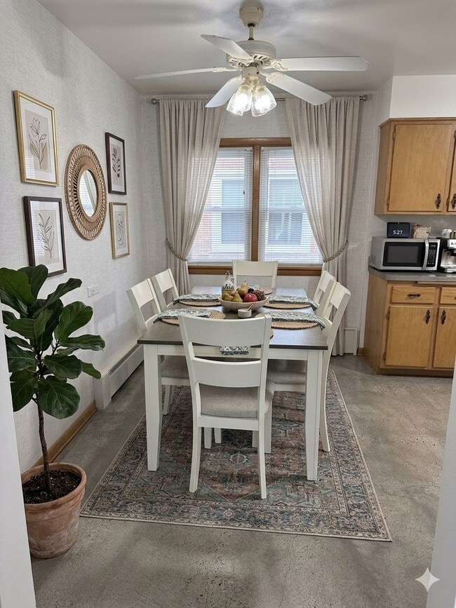 5821 W Montrose Ave in Chicago, IL - Building Photo - Building Photo