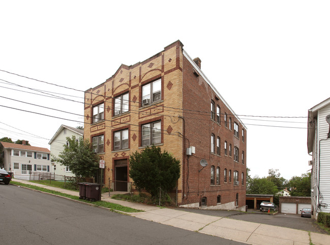 27 Sexton St in New Britain, CT - Foto de edificio - Building Photo