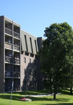 Pembridge Square in Kingston, ON - Building Photo