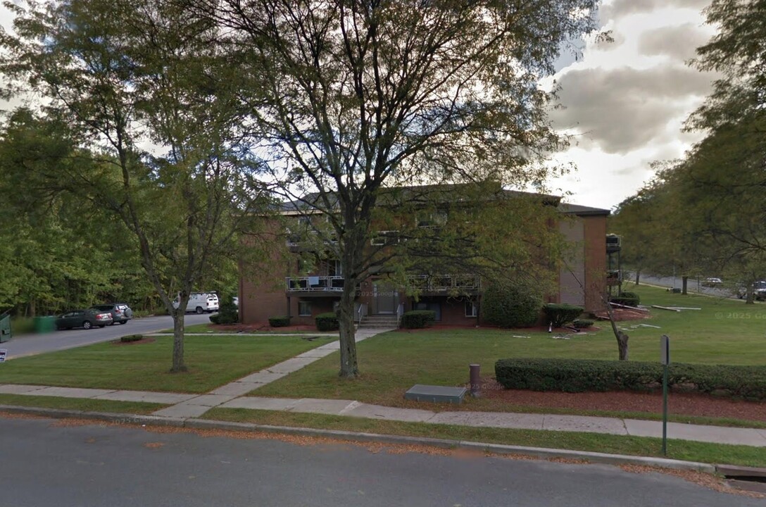 37 Tanager Rd in Monroe, NY - Foto de edificio