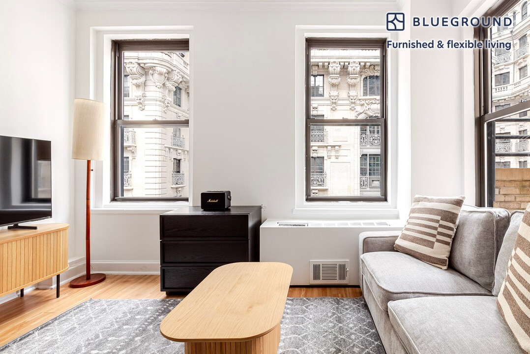 240 W 73rd St in New York, NY - Building Photo