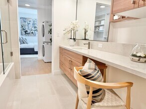 8900 Ramsgate Ave, Unit 206 in Los Angeles, CA - Building Photo - Building Photo