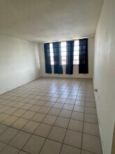13390 NE 7th Ave, Unit 407 in North Miami, FL - Foto de edificio - Building Photo