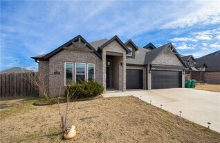 1140 Hope St in Centerton, AR - Building Photo