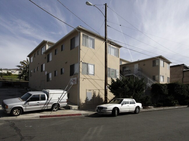 Silver Terrace in San Diego, CA - Building Photo - Building Photo