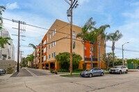 Bedford Arbors in North Hollywood, CA - Foto de edificio - Building Photo