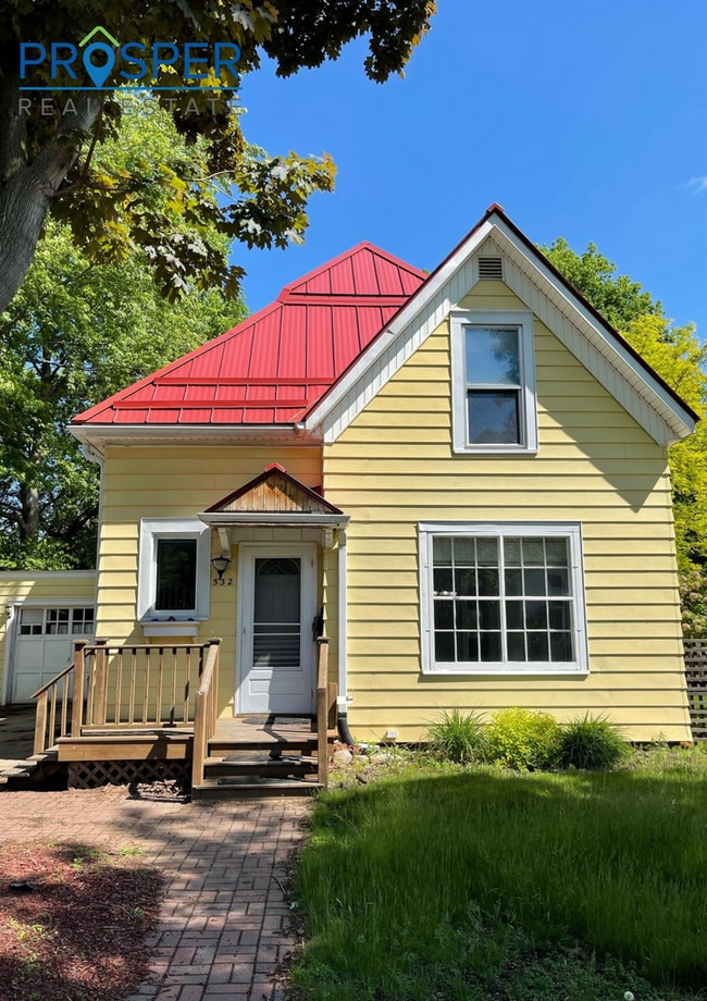 property at 532 Broadway St