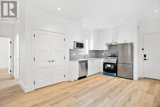 2732-2732 E 56th Ave in Vancouver, BC - Building Photo - Building Photo