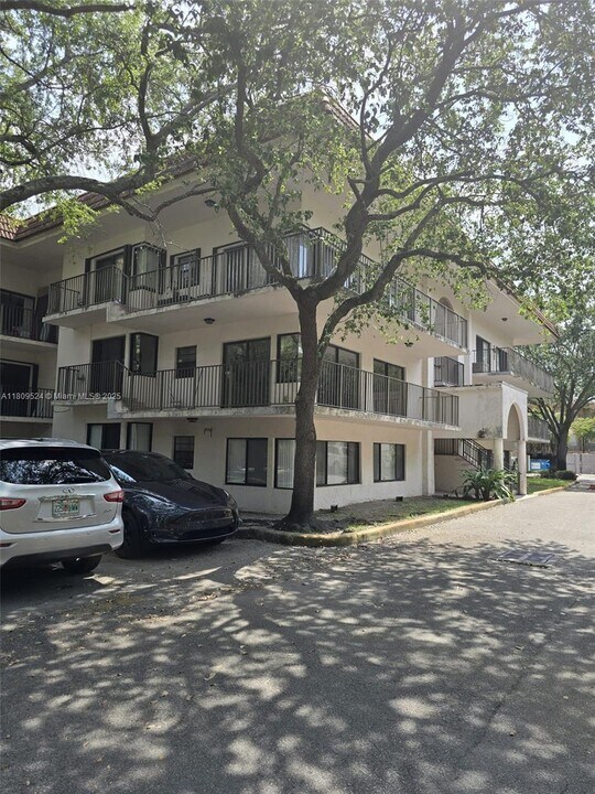4705 SW 62nd Ave in Davie, FL - Building Photo