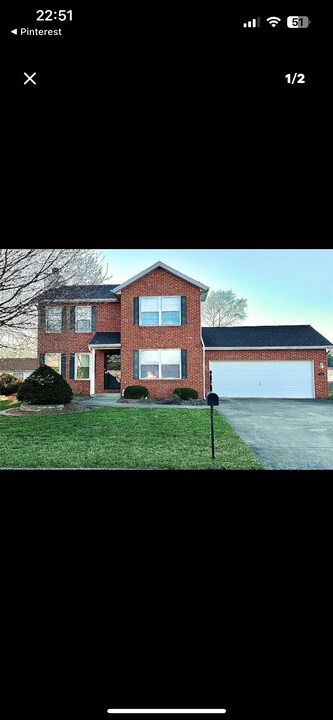 418 Ring of Kerry Dr in Belleville, IL - Building Photo