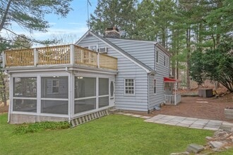 630 Quaker Rd in Chappaqua, NY - Building Photo - Building Photo