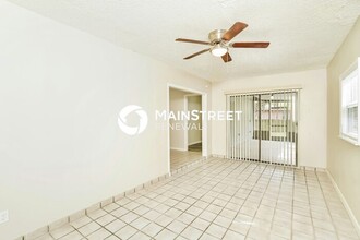 3113 SE Quanset Cir in Stuart, FL - Foto de edificio - Building Photo