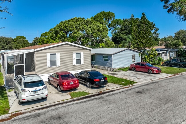 Countryside Village Mobile Home Community in Tampa, FL - Building Photo - Building Photo