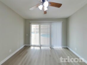 10221 W Turney Ave in Phoenix, AZ - Foto de edificio - Building Photo