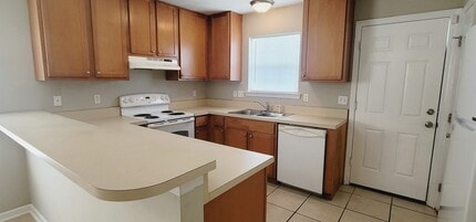 1870 Nena Hills Dr in Tallahassee, FL - Building Photo - Building Photo