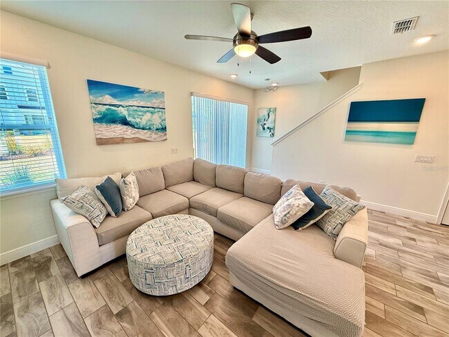 2906 Castaway Ln in Kissimmee, FL - Foto de edificio - Building Photo