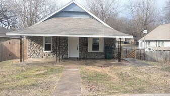 606 N Lincoln Ave in Sand Springs, OK - Building Photo