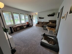 512 Spruce Dr in Pella, IA - Building Photo - Building Photo