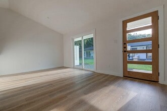 1207 Hollow Creek Dr in Austin, TX - Building Photo - Building Photo