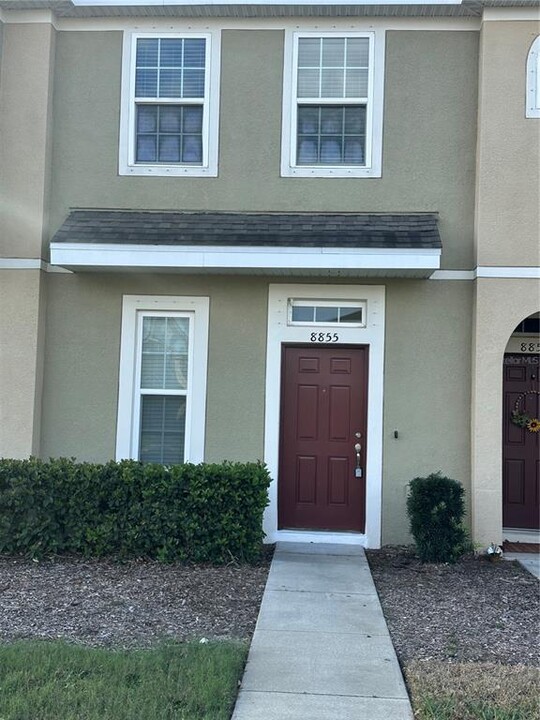 8855 Walnut Gable Ct in Riverview, FL - Building Photo