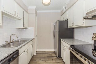 2067 Spenwick Dr in Houston, TX - Building Photo