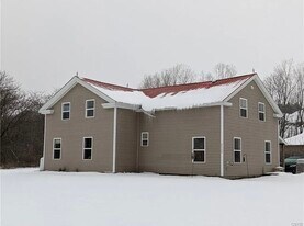 27339 Rutland Hollow Rd, Unit Apt 1 in Watertown, NY - Building Photo
