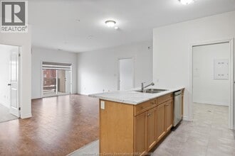 1888 Westview 207 in Lasalle, ON - Building Photo - Building Photo