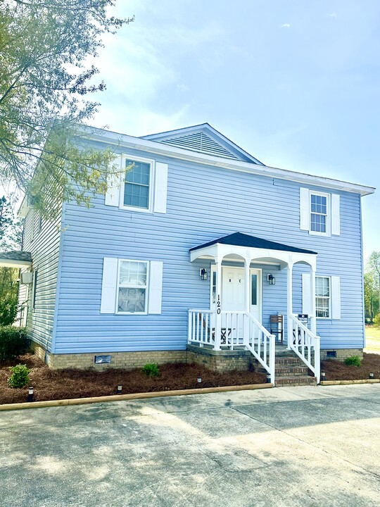 120 Calvin Ct, Unit B in West Columbia, SC - Foto de edificio