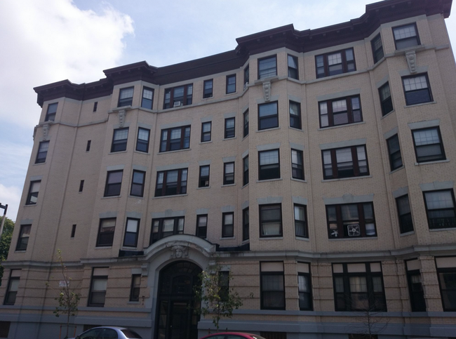 214 Hemenway St, Unit 4 in Boston, MA - Foto de edificio - Building Photo