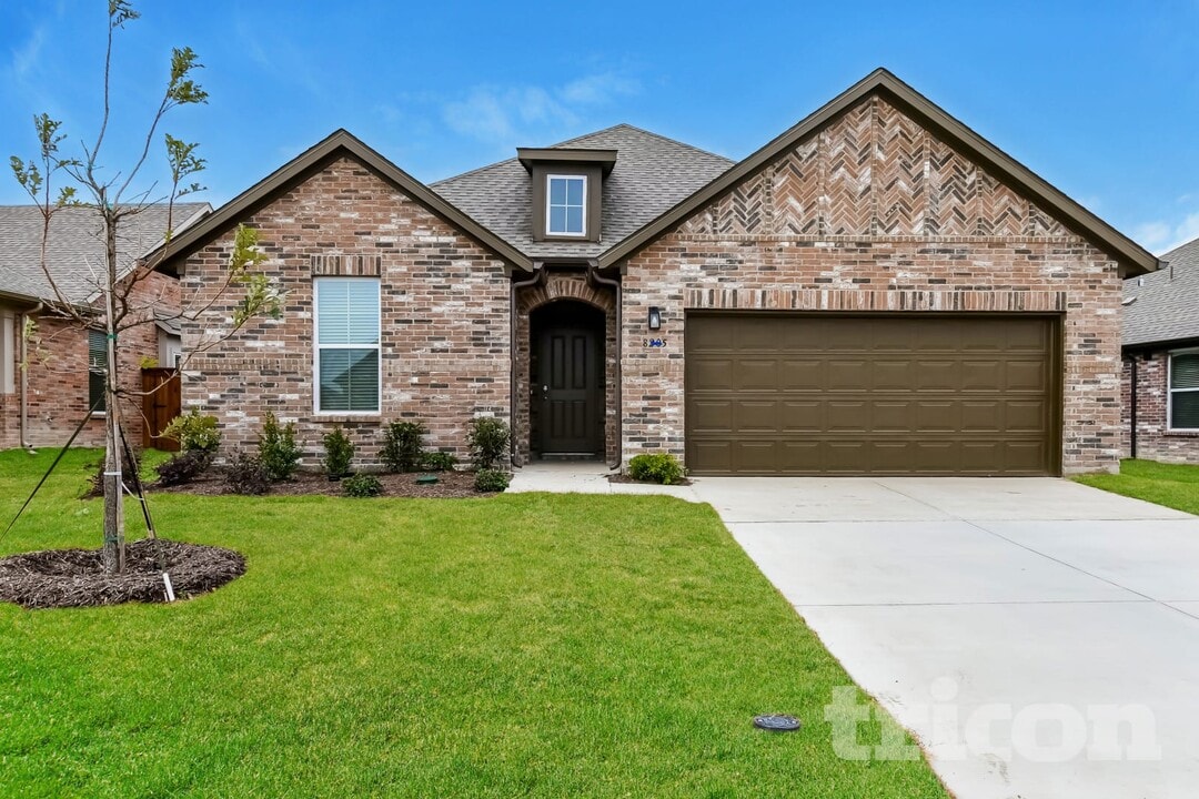 8205 Howell Oak Dr in McKinney, TX - Building Photo