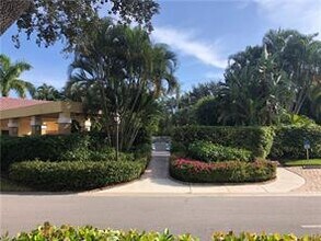 613 Beachwalk Cir-Unit -J-203 in Naples, FL - Building Photo - Building Photo
