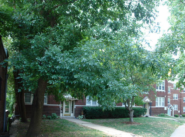 The Rockhurst in Kansas City, MO - Foto de edificio - Building Photo