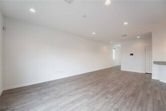 6136 China Bend Rd in Las Vegas, NV - Building Photo - Building Photo