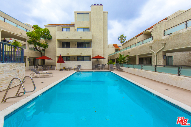 1900 Vine St-Unit -104 in Los Angeles, CA - Building Photo