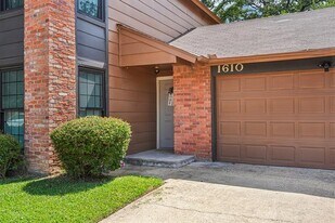 1610 Brentwood Dr in Irving, TX - Building Photo
