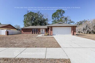 810 Sandalwood Dr in Plant City, FL - Building Photo