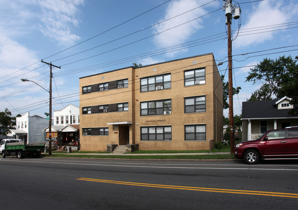 Douglas Terrace in Washington, DC - Building Photo