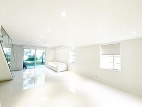 1549 Barcelona Way in Weston, FL - Building Photo - Building Photo