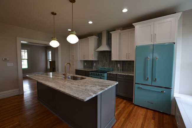 property at 1850 Oak St